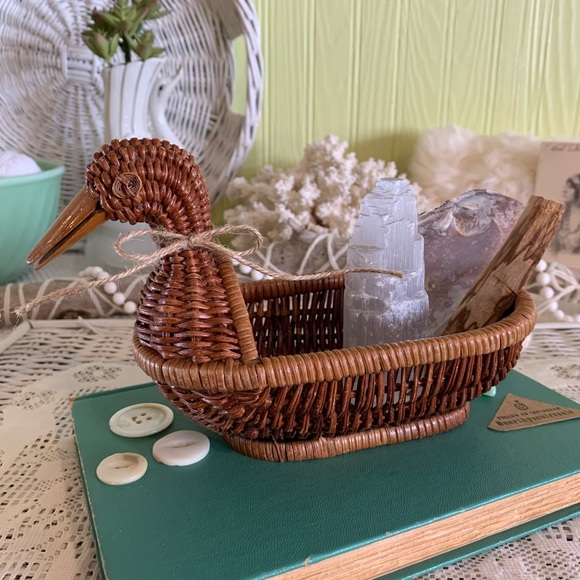Vintage Rattan Duck Basket 🦆 Unique Home Decor / Gift / Holder / Nature - Picture 2 of 8